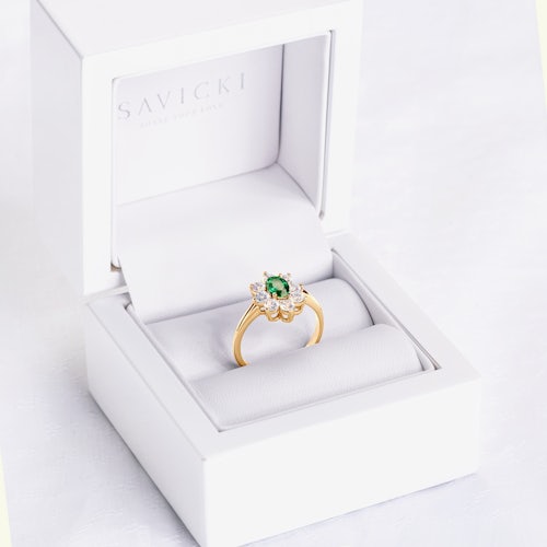 Pierścionek zaręczynowy SAVICKI: złoty, szmaragd, białe szafiry